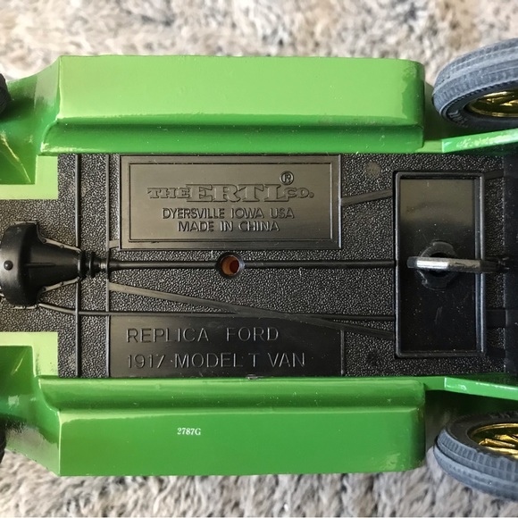 1917 Ford Model T Van: Hess Diecast Bank - Picture 6 of 6